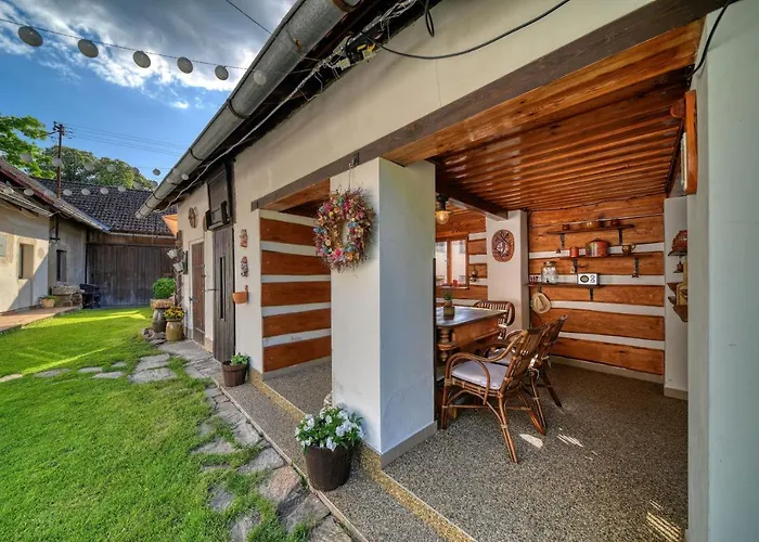 Chaloupka U Potoka בית נופש קונטה הורה